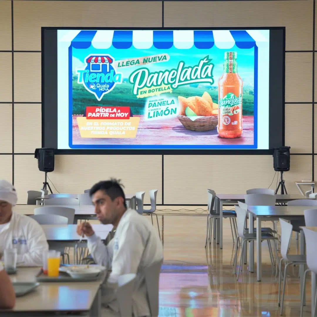 Inicio 1 Pantalla Digital LED en zona de comidas
