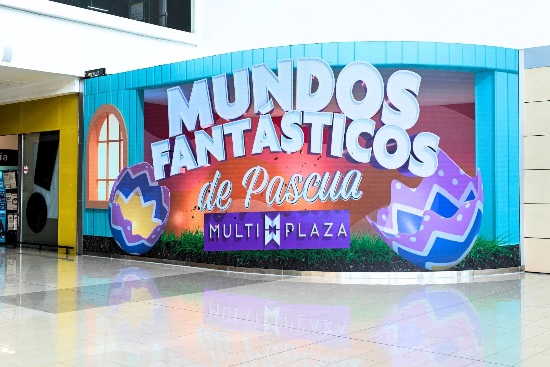 Pantalla-LED-curva-3D-Centro-Comercial-Multiplaza Pantallas LED Gigantes 51